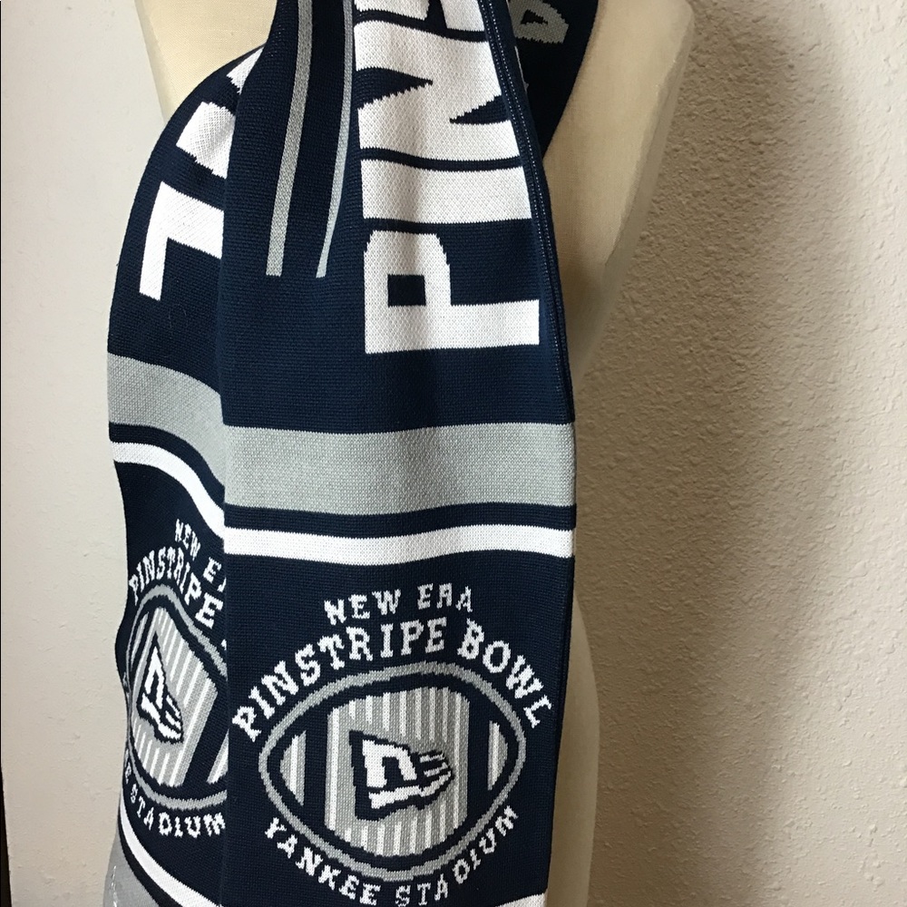 Yankee stadium pinstripe bowl blue/white scarf - Picture 5 of 6